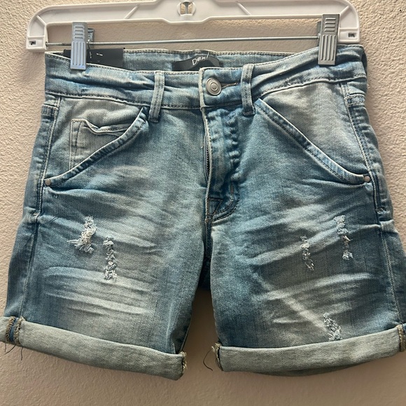 Dex Distressed Denim Shorts Cuffed Hem Size 24- Boutique Find NWT - Picture 2 of 6